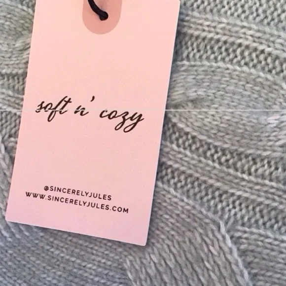 Sincerely Jules V-Neck Cable Knit Crop Vest (NWT) (Size: Medium) - Picture 6 of 8